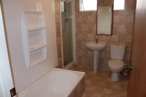 Photo of property in 70 Millbrook Road, Henderson, Auckland, 0612