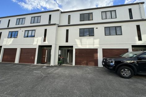 Photo of property in Lynn Park Terrace, 26/12 Ambrico Place, New Lynn, Auckland, 0600