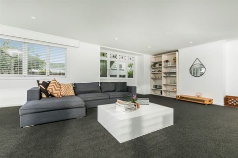 Photo of property in 24 Sulphur Beach Road, Northcote Point, Auckland, 0627