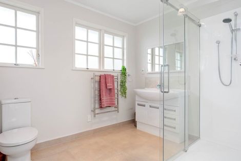 Photo of property in 2/8 Udys Road, Pakuranga, Auckland, 2010