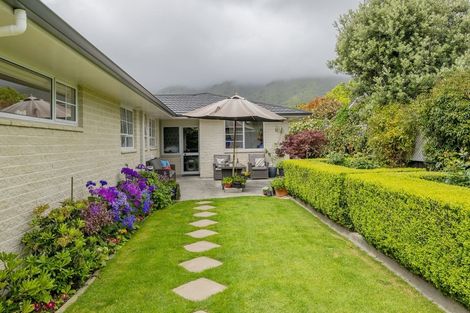 Photo of property in 22 Awanui Drive, Waikanae, 5036