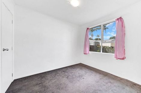 Photo of property in 1/3 Etherton Drive, Weymouth, Auckland, 2103