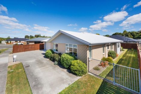Photo of property in 15 Serenity Crescent, Kelvin Grove, Palmerston North, 4414