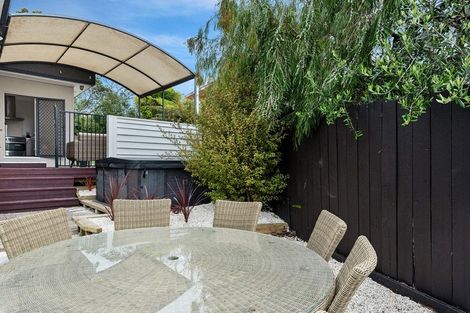 Photo of property in 1/884 Beach Road, Waiake, Auckland, 0630