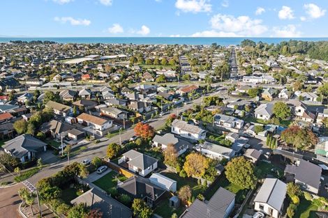 Photo of property in 185 Bowhill Road, New Brighton, Christchurch, 8083