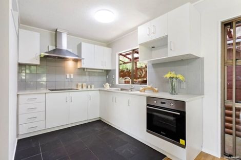 Photo of property in 2/180 Ti Rakau Drive, Pakuranga Heights, Auckland, 2010