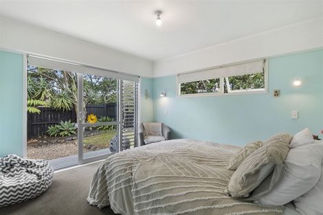 Photo of property in 9 Garmons Way, Castor Bay, Auckland, 0620
