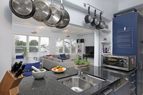 Photo of property in Illawarra Flats, 10/6 Brighton Road, Parnell, Auckland, 1052