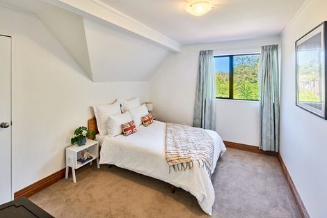 Photo of property in 5 Lady Bell Grove, Lowry Bay, Lower Hutt, 5013