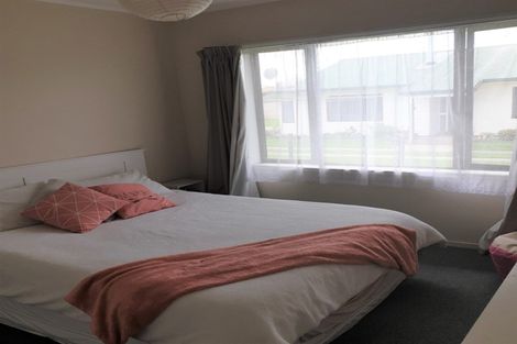 Photo of property in 70 Sandspit Road, Waiuku, 2123