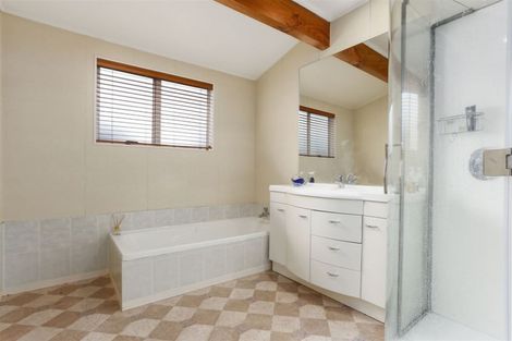 Photo of property in 2/23 Duncan Avenue, Te Atatu South, Auckland, 0610