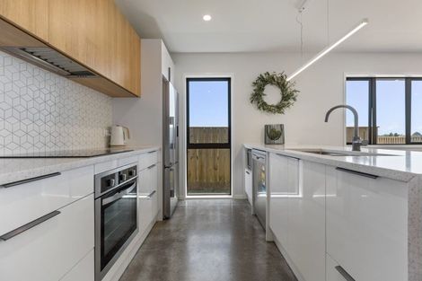 Photo of property in 60 Cyrus Street, Whalers Gate, New Plymouth, 4310