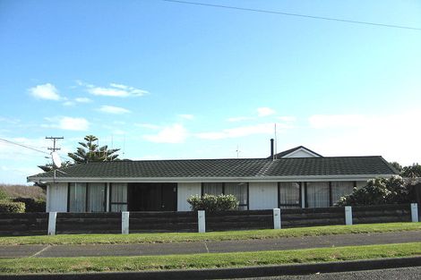 Photo of property in 1 Omori Place, Castlecliff, Whanganui, 4501