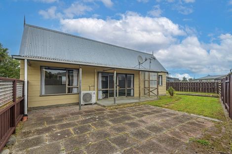 Photo of property in 28 Suzanne Grove, Kelvin Grove, Palmerston North, 4414