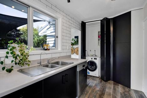 Photo of property in 1 Nikau Street, Inglewood, 4330