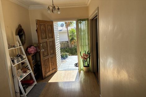 Photo of property in 49 Woodglen Road, Glen Eden, Auckland, 0602