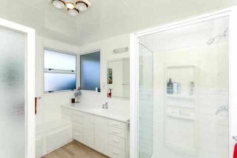 Photo of property in 107 Govett Avenue, Frankleigh Park, New Plymouth, 4310