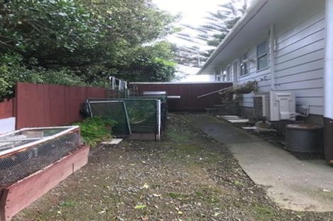 Photo of property in 4/210 Newlands Road, Newlands, Wellington, 6037