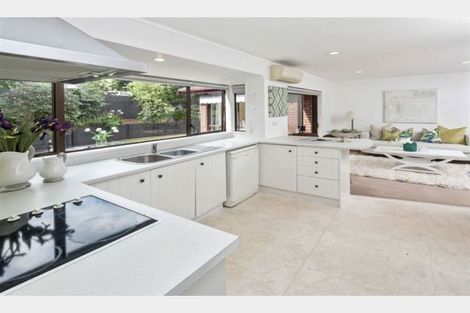 Photo of property in 53 Mirrabooka Avenue, Botany Downs, Auckland, 2010