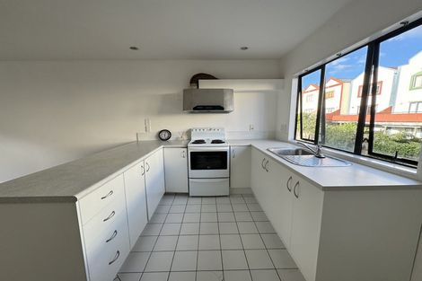 Photo of property in Lynn Park Terrace, 26/12 Ambrico Place, New Lynn, Auckland, 0600