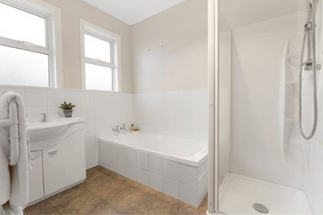 Photo of property in 17 Miles Place, Awapuni, Palmerston North, 4412