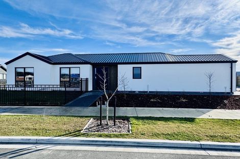 Photo of property in 24 Ruataniwha Avenue, Rangiora, 7400
