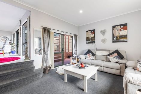 Photo of property in 52 Hewlett Road, Massey, Auckland, 0614