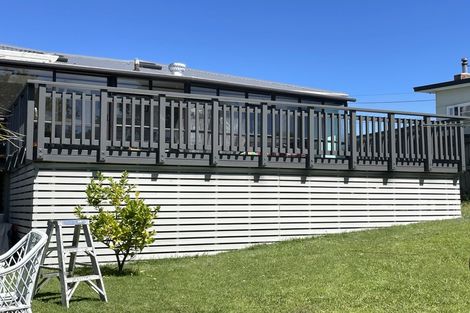 Photo of property in 30 Eastglen Road, Glen Eden, Auckland, 0602