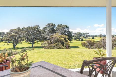 Photo of property in 37 Golf Vue Place, Castlecliff, Whanganui, 4501
