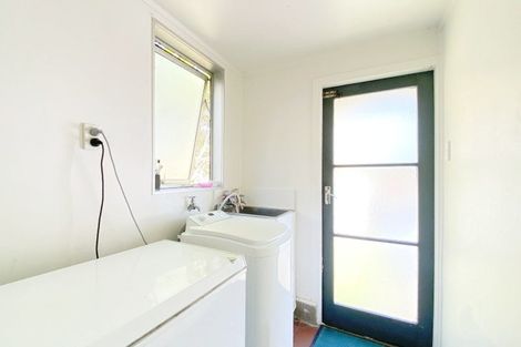 Photo of property in 10 Eastglen Road, Glen Eden, Auckland, 0602