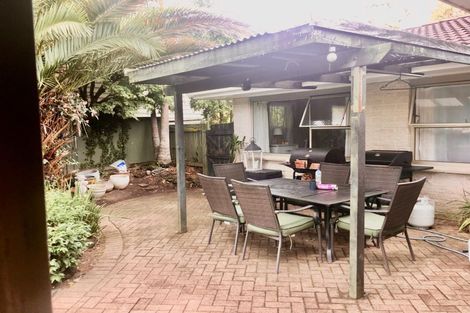 Photo of property in 38 Highland Park Drive, Highland Park, Auckland, 2010