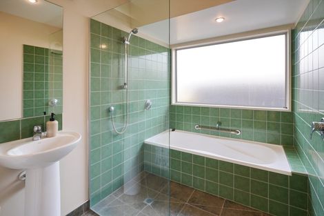 Photo of property in 120 Lonsdale Street, New Brighton, Christchurch, 8083