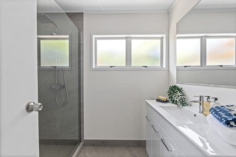 Photo of property in 1/525 Beach Road, Murrays Bay, Auckland, 0630