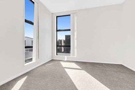 Photo of property in 15 Battalion Drive, Papakura, 2110