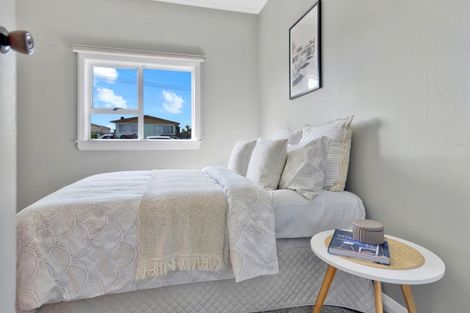 Photo of property in 2 Morgan Street, Castlecliff, Whanganui, 4501