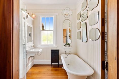 Photo of property in 28 Fitzroy Road, Bluff Hill, Napier, 4110