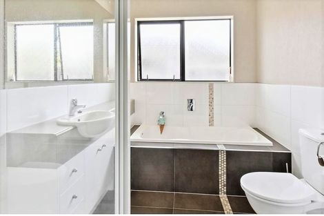 Photo of property in 25 Girvan Terrace, Wattle Downs, Auckland, 2103