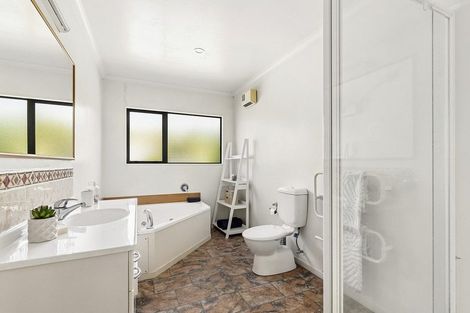 Photo of property in 23 Amesbury Drive, Churton Park, Wellington, 6037