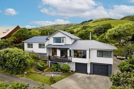 Photo of property in 18 Te Pari Pari Road, Pukerua Bay, 5026