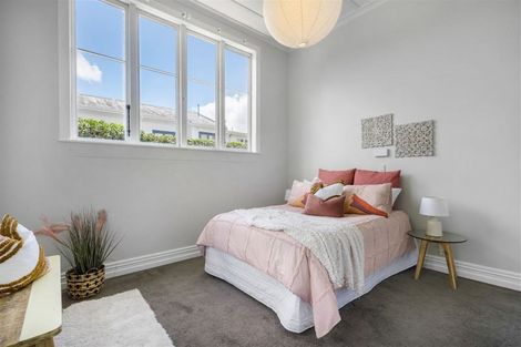 Photo of property in 151 Glenfield Road, Hillcrest, Auckland, 0626