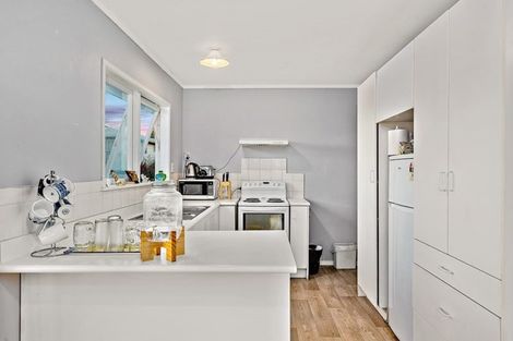 Photo of property in 73 Waimumu Road, Massey, Auckland, 0614