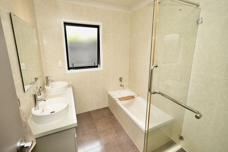 Photo of property in 32 Rosalie Terrace, Kelvin Grove, Palmerston North, 4414