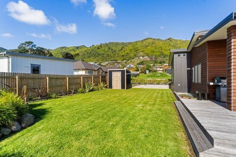 Photo of property in 10 Karearea Avenue, Waikanae, 5036