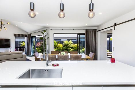 Photo of property in 8 Kerrigan Crescent, Wallaceville, Upper Hutt, 5018