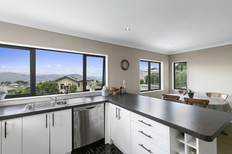 Photo of property in 14 Arahiwi Grove, Tirohanga, Lower Hutt, 5010