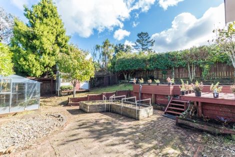Photo of property in 70 Blakeborough Drive, Forrest Hill, Auckland, 0620
