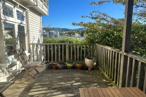 Photo of property in 7a Hawker Street, Mount Victoria, Wellington, 6011