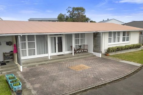Photo of property in 1a Saulbrey Grove, Woburn, Lower Hutt, 5010