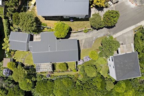 Photo of property in 18 Florio Terrace, Tawa, Wellington, 5028