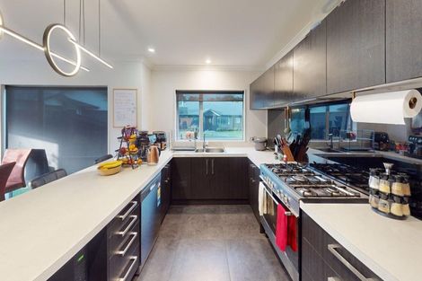Photo of property in 6 D'urville Place, Kelvin Grove, Palmerston North, 4414
